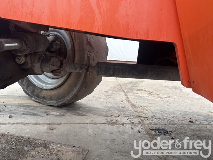 2013-sky-trak-8042-image-22