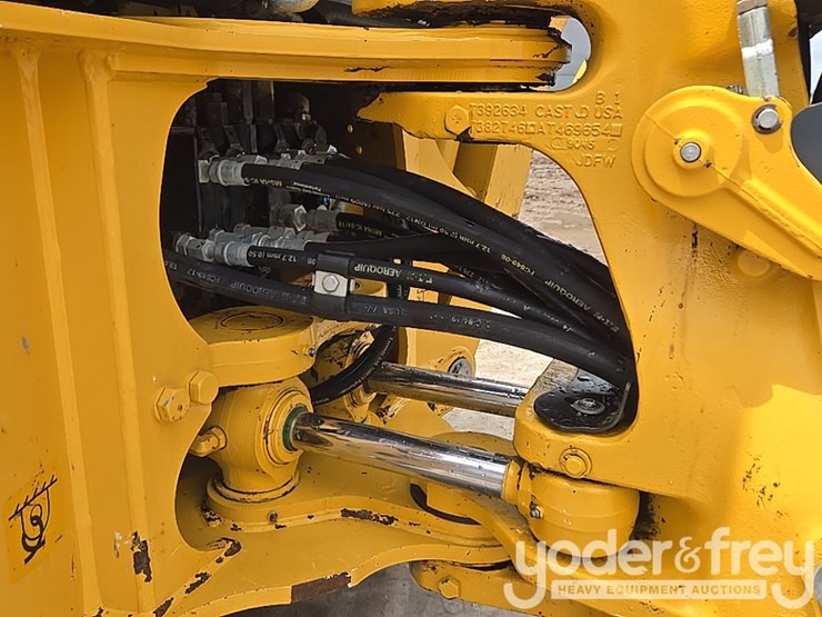 2019-deere-310l-image-36