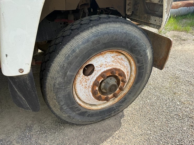 1995-ford-lt9000-image-14