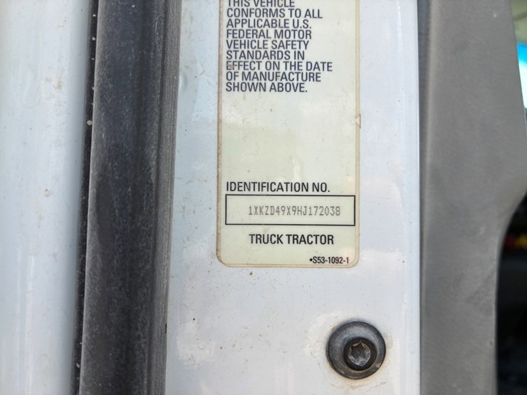 2017-kenworth-t880-image-18