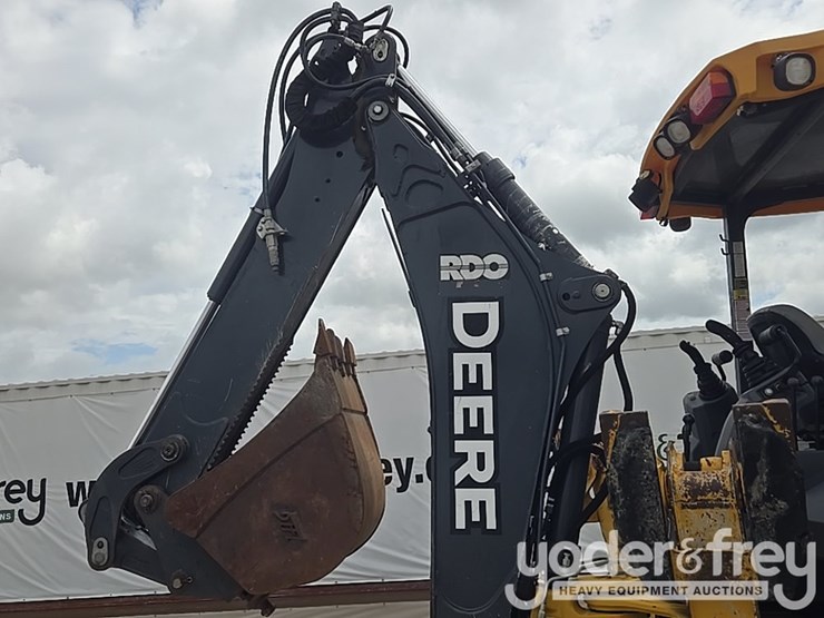 2019-deere-310l-image-40