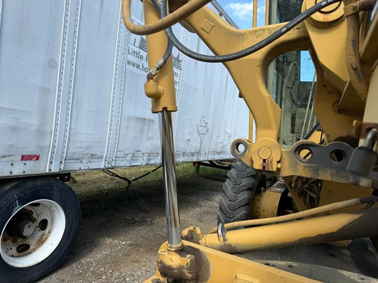 caterpillar-12h-image-40