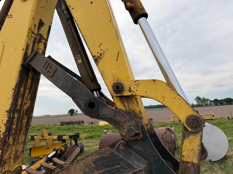 new-holland-lb75b-image-26