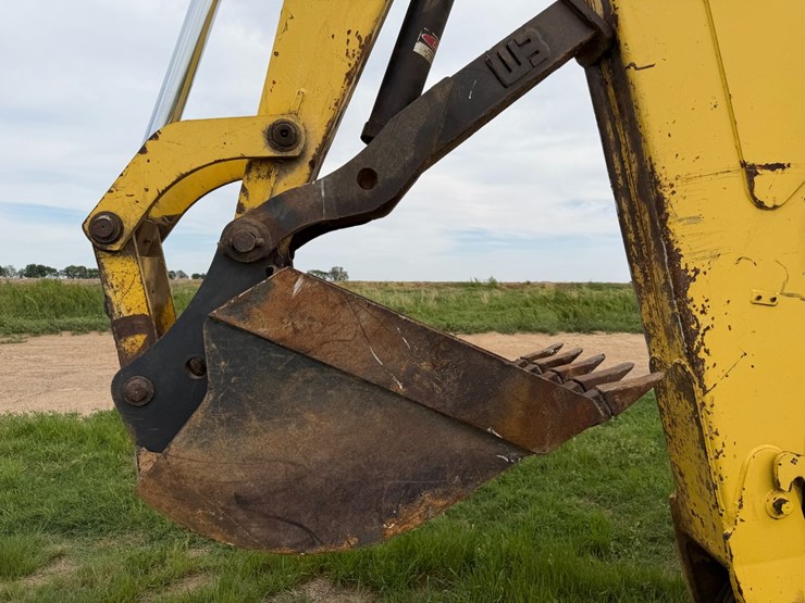 new-holland-lb75b-image-22