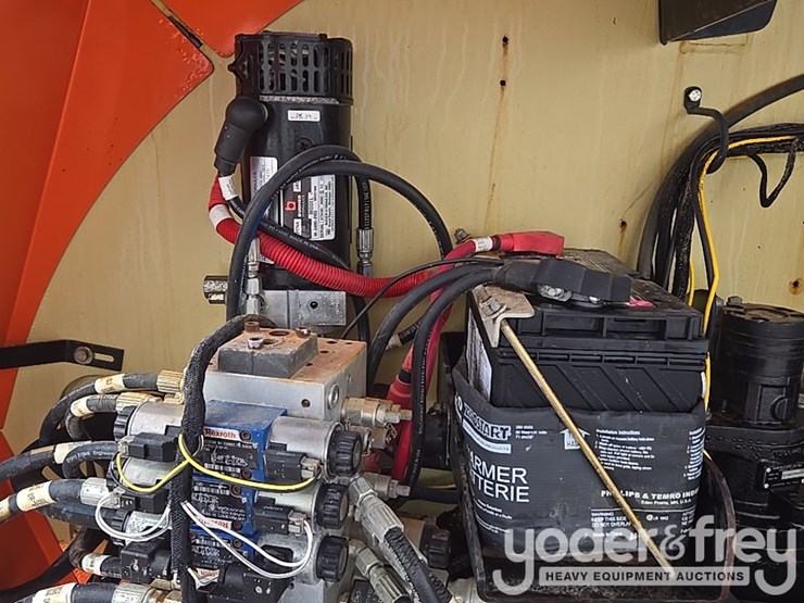 2016-jlg-800aj-image-48