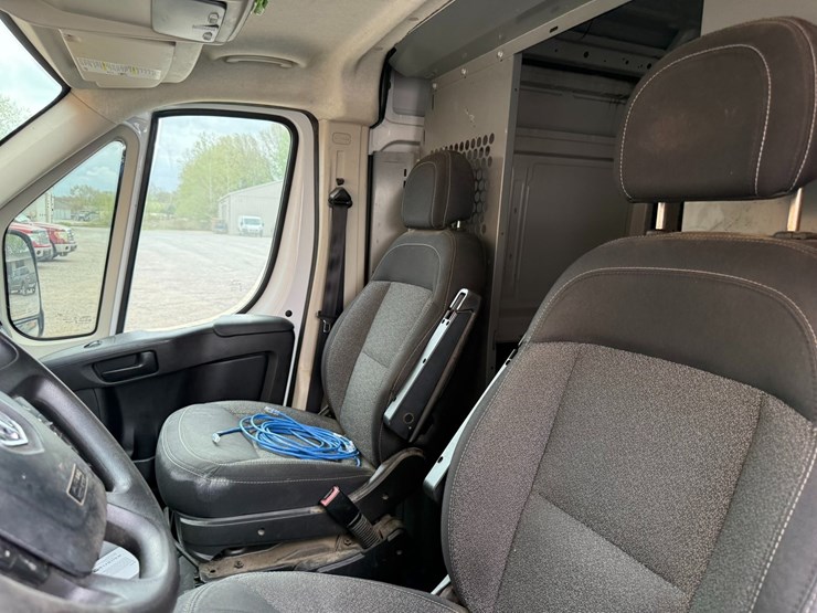 2014-ram-promaster-2500-image-58