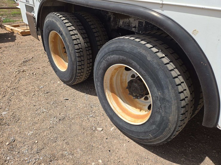 2011-international-workstar-7400-image-13