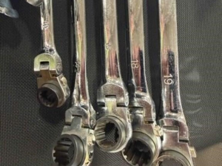 craftsman-&-platinum-wrenches-image-4