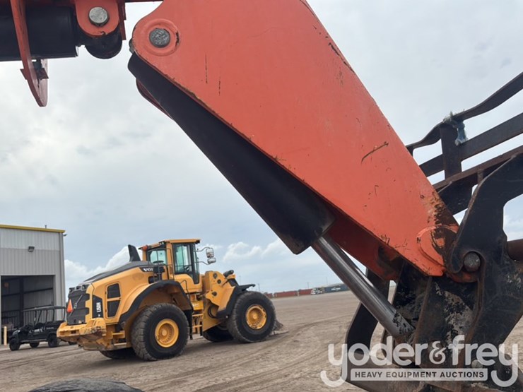 2013-sky-trak-8042-image-19