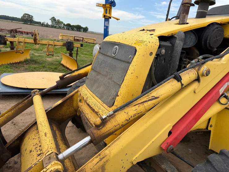 new-holland-lb75b-image-47