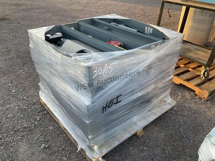 pallet-of-asst-electrical-panels-image-1