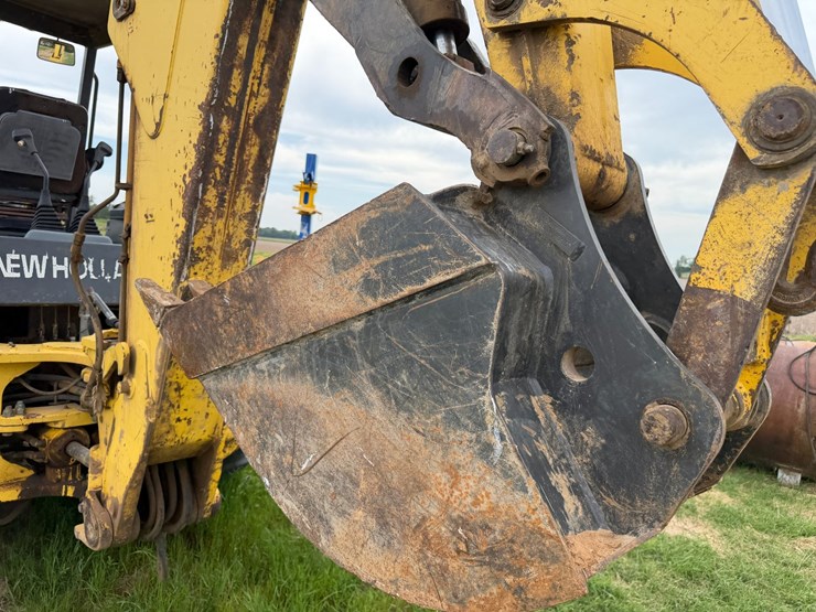 new-holland-lb75b-image-25