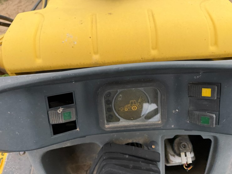 new-holland-lb75b-image-91