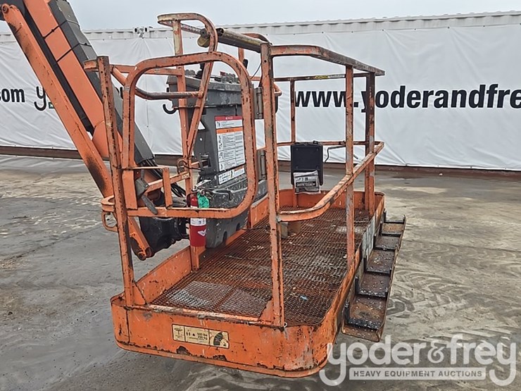2016-jlg-800aj-image-57