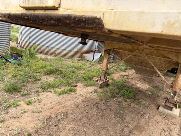 #46889-•-1981-40'-hawkeye-eagle-e4000-t/a-steel-hopper-bottom-trailer-vin:-1bjsh4027b1001115-image-33