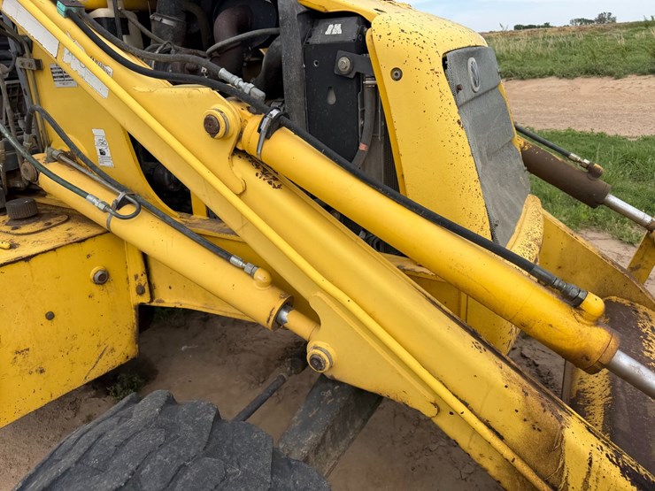 new-holland-lb75b-image-62