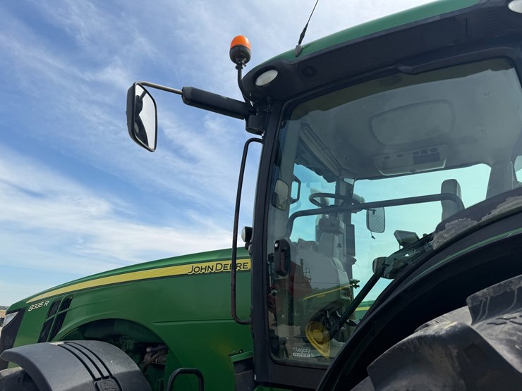 2013-john-deere-8335r-image-30