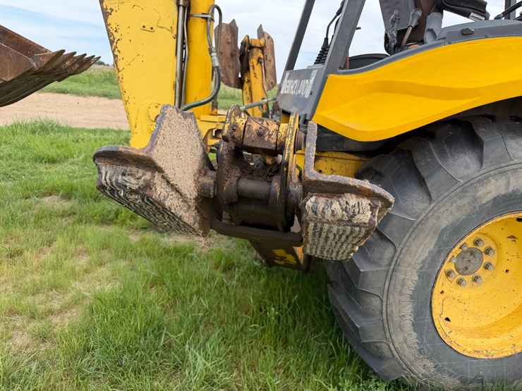 new-holland-lb75b-image-16