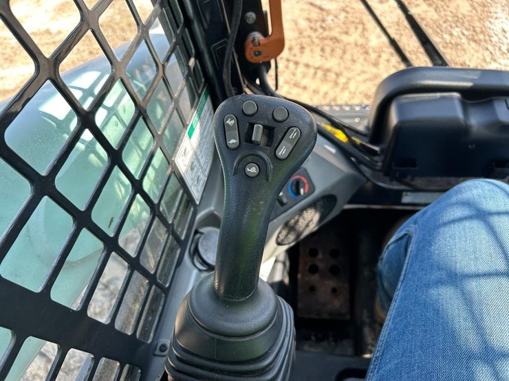2019-bobcat-s740-image-24