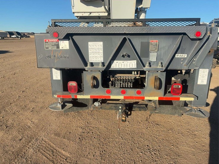 international-2010-40100s-truck-crane-image-26