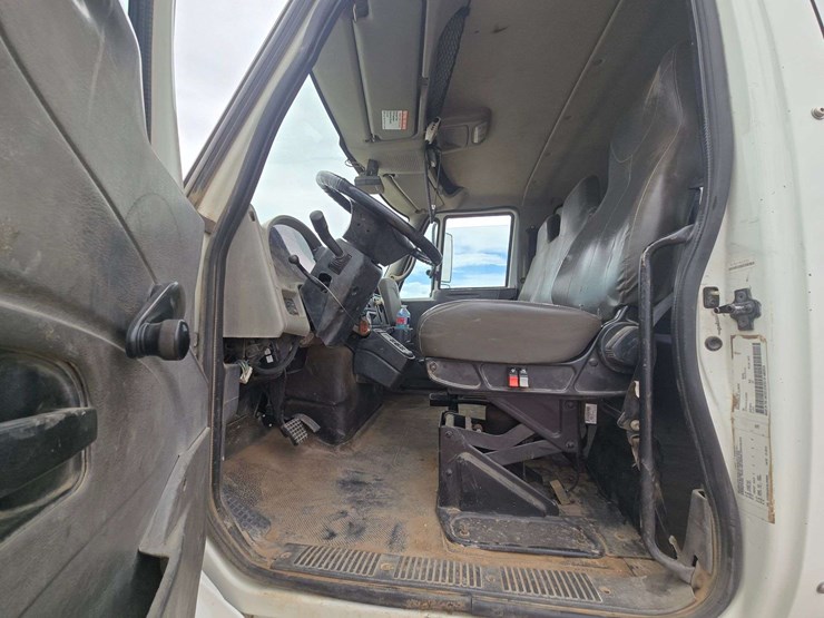 2011-international-7400-image-16