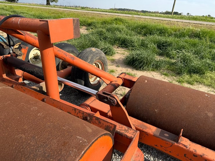 #46902-•-fair-oaks-mfg-28'-smooth-roller-image-38