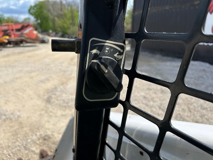 2015-bobcat-t650-image-25