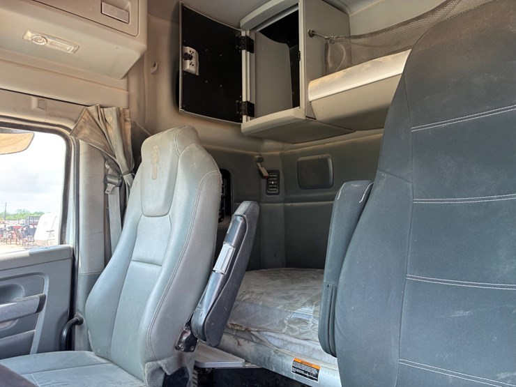 2017-kenworth-t880-image-9