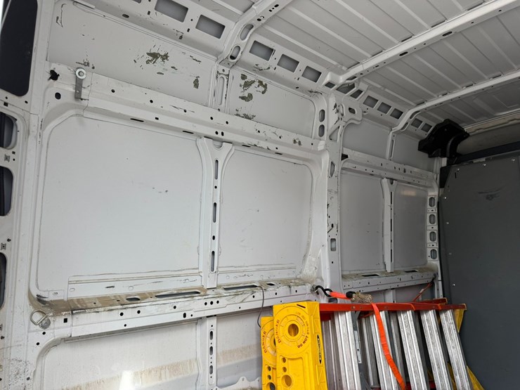 2014-ram-promaster-2500-image-25