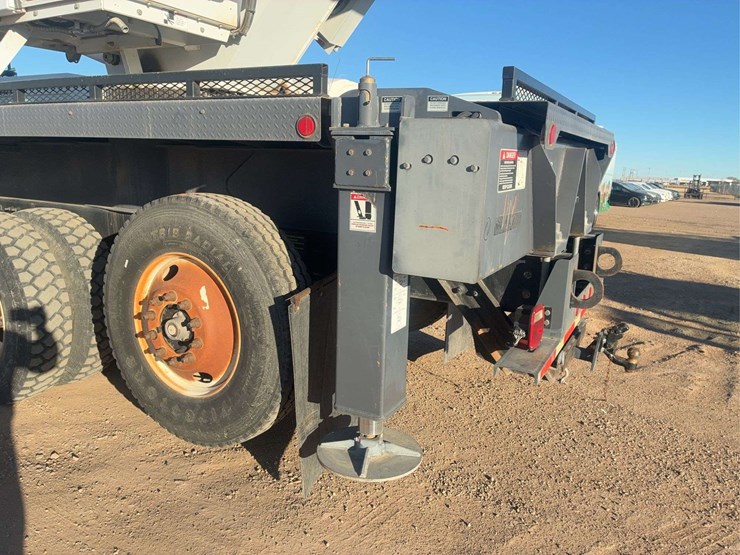 international-2010-40100s-truck-crane-image-28