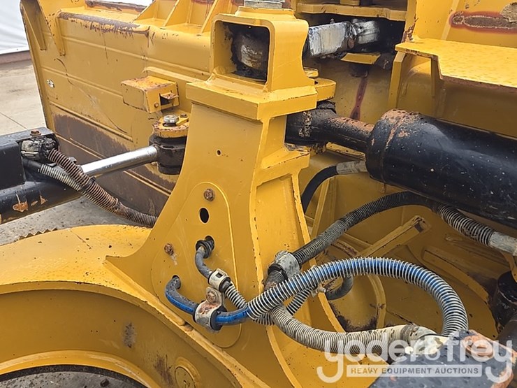 2016-caterpillar-d6n-image-36