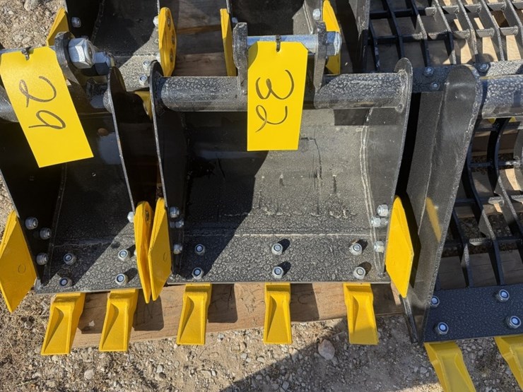 15in-mini-ex-bucket-image-1