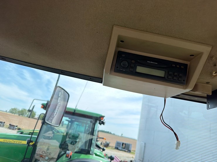 2004-john-deere-8230-image-60