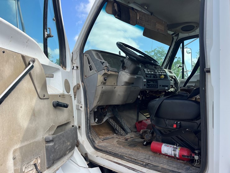 2000-sterling-lt8500-image-17