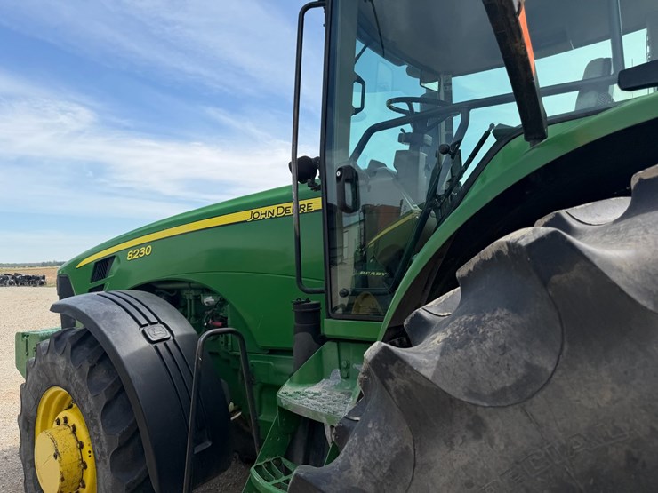 2007-john-deere-8230-image-25