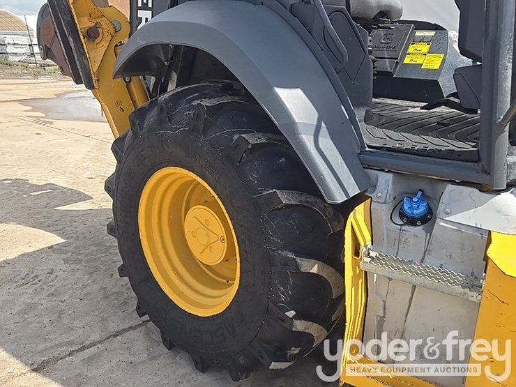 2019-deere-310l-image-20