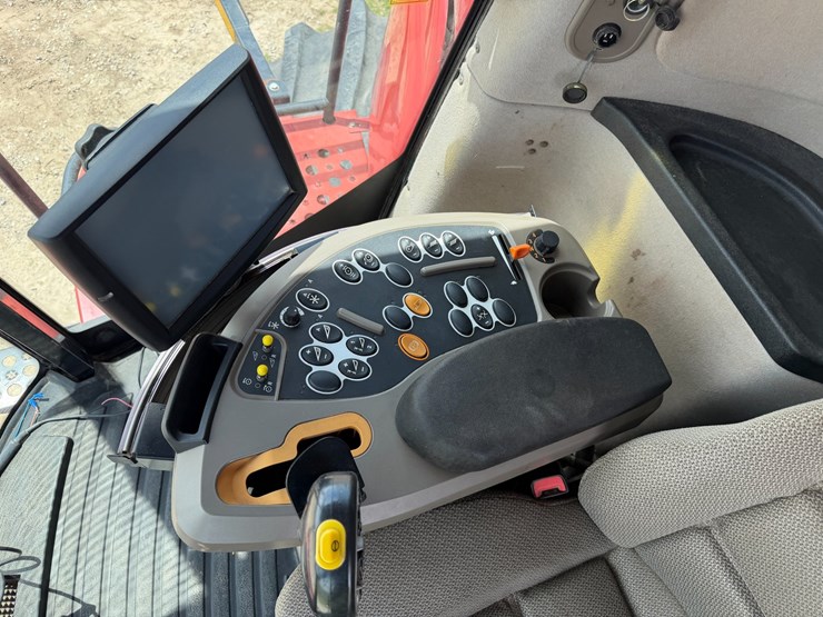 2016-case-ih-8240-image-119