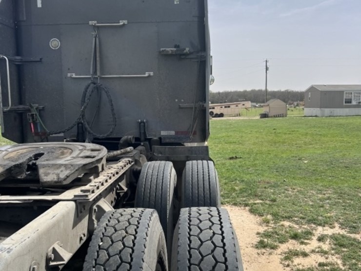 2006-peterbilt-379-image-5