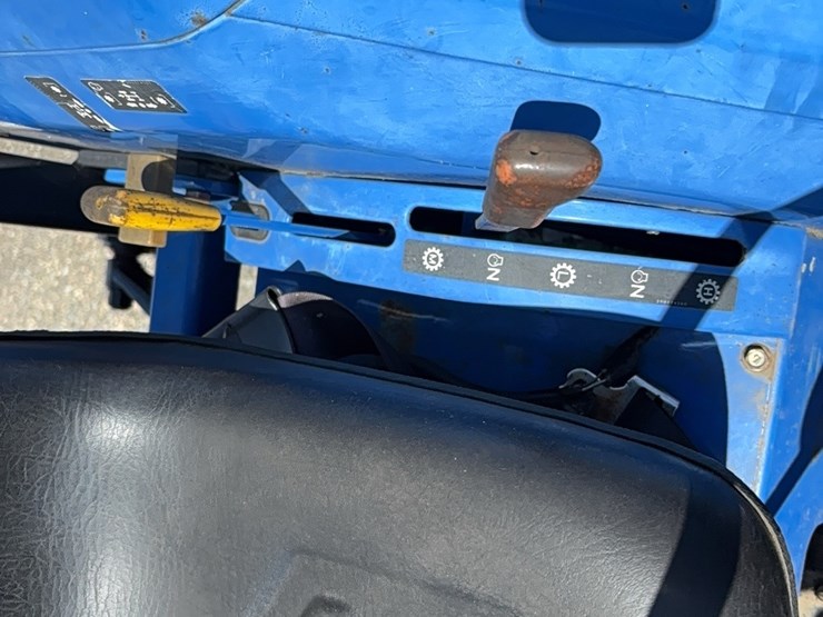 new-holland-tc30-image-15