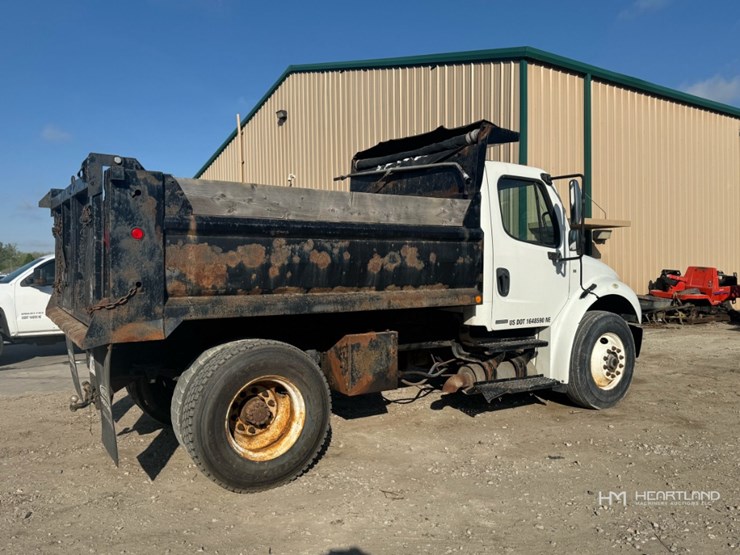 2007-freightliner-m2-106-image-4