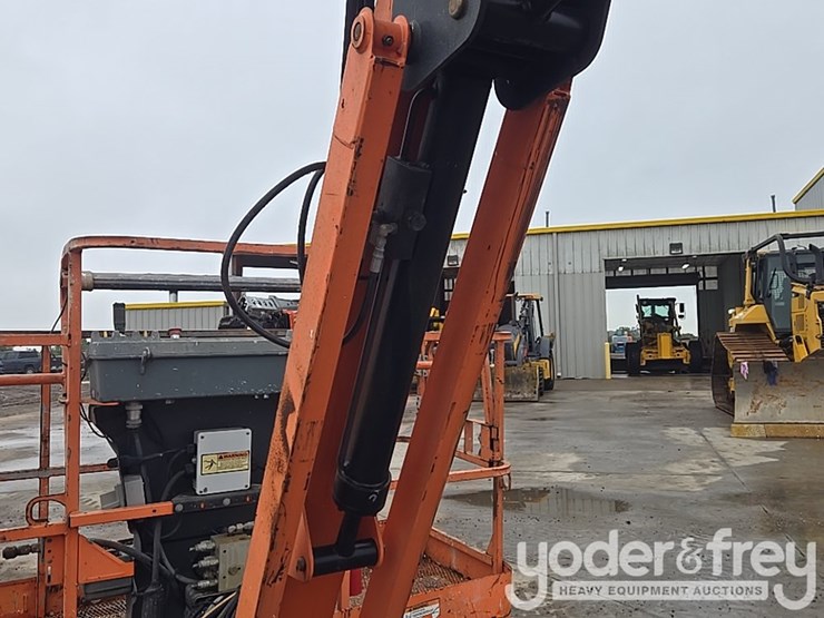2016-jlg-800aj-image-23