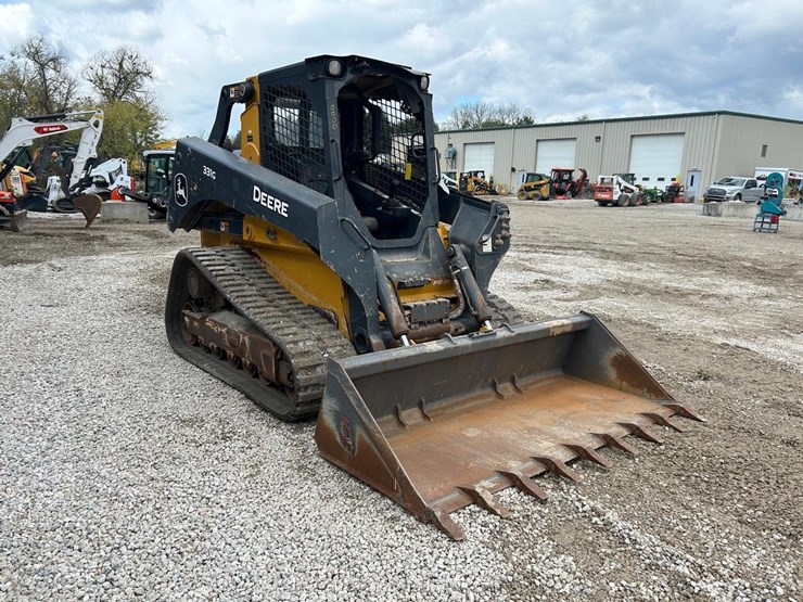 2021-deere-331g-image-6