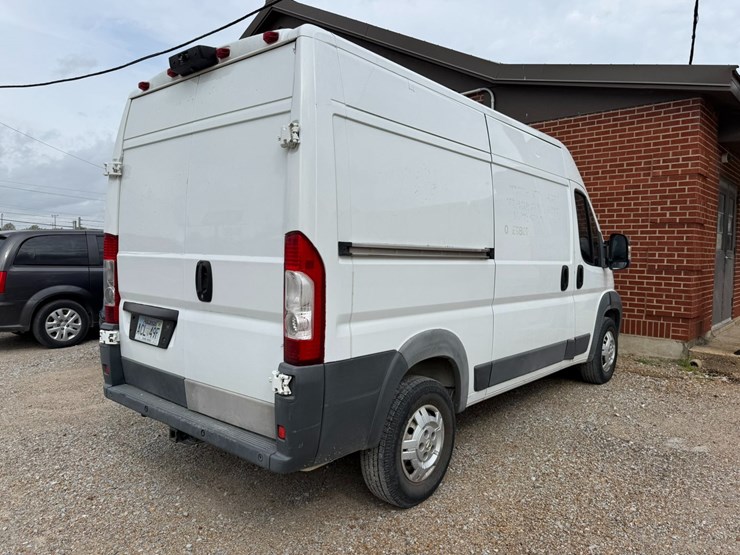 2014-ram-promaster-2500-image-3