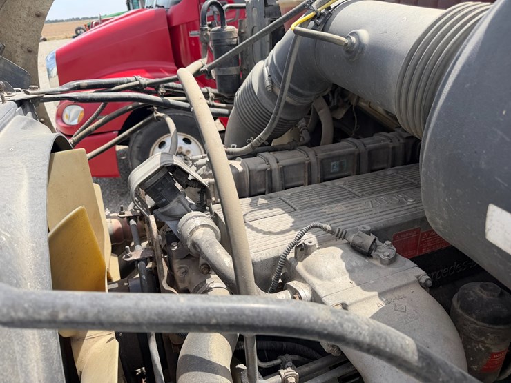 2006-sterling-l9500-image-42