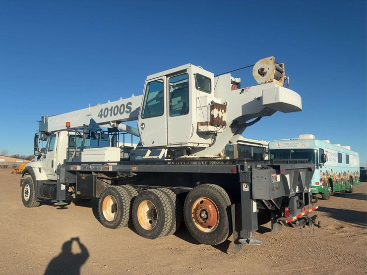 international-2010-40100s-truck-crane-image-4
