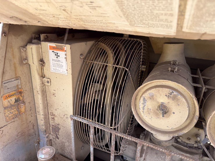 #46876-•-ingersoll-rand-mobile-air-compressor-image-42