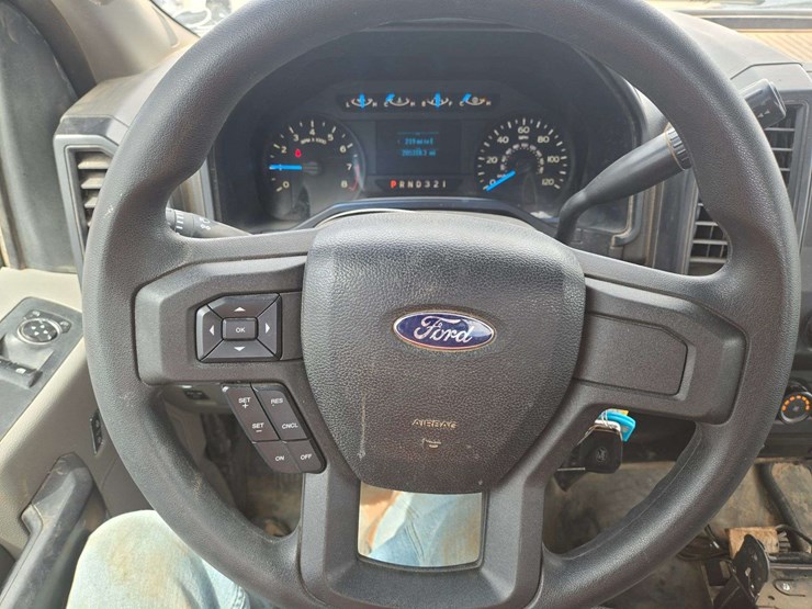 2016-ford-f150-xl-image-15