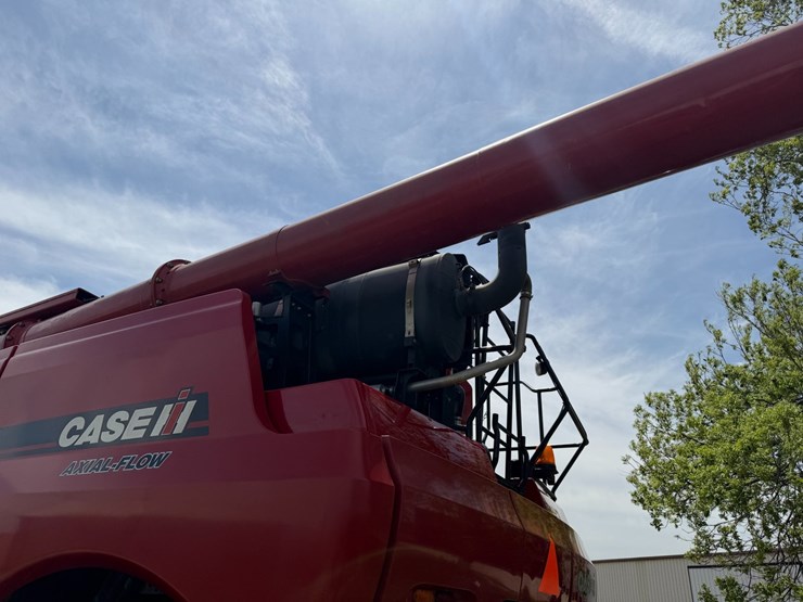 2016-case-ih-8240-image-20