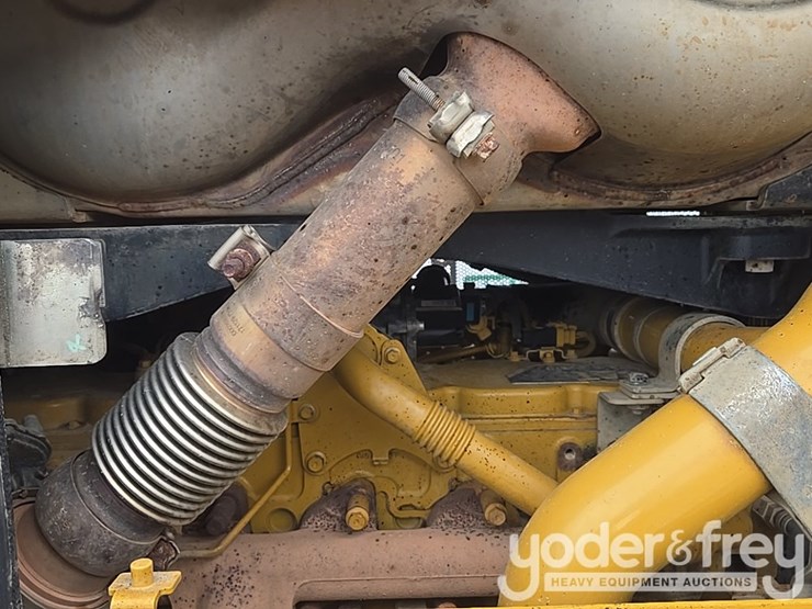 2016-caterpillar-d6n-image-61