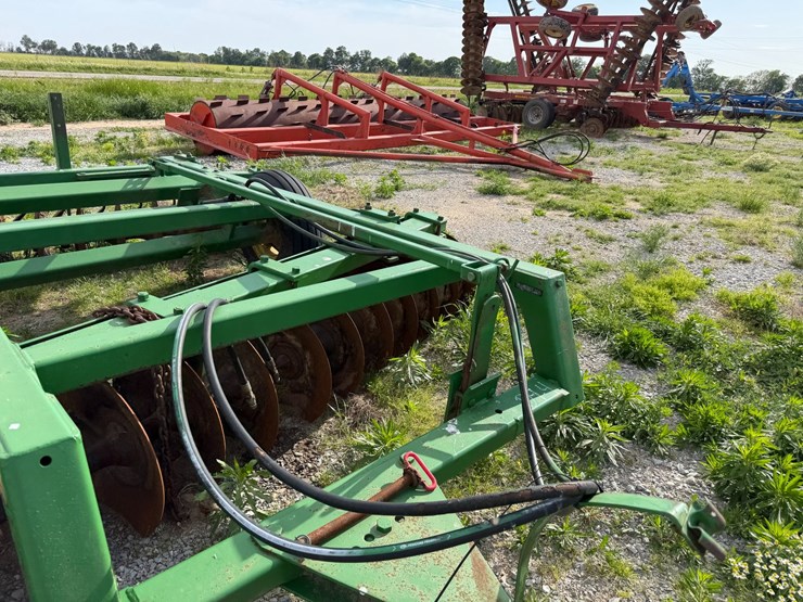 john-deere-225-image-28